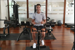 Không được Ramos mời cưới, Ronaldo lại lao vào luyện tập
