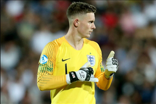 Nhìn sao trẻ toả sáng, fan M.U đòi bán ngay De Gea