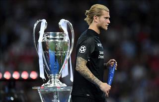 CĐV Liverpool an ủi ... tội đồ Karius sau chức vô địch Champions League