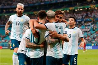 Argentina vào tứ kết, Messi và Aguero phản ứng thế nào?