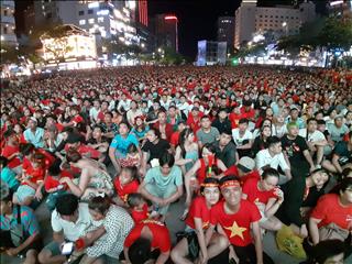 CLB TP.Hồ Chí Minh lắp màn hình LED phục vụ NHM tuyển Việt Nam