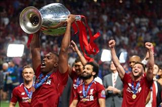Sturridge lên tiếng về tương lai ở Liverpool