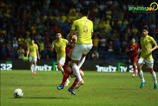 VIDEO: Tổng hợp các tình huống cầu thủ Thái Lan chơi xấu Việt Nam