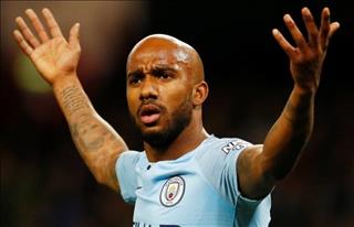 Man City lên tiếng về khả năng bán Fabian Delph cho MU
