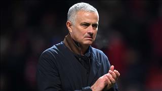 Valencia tính gây sốc với Jose Mourinho