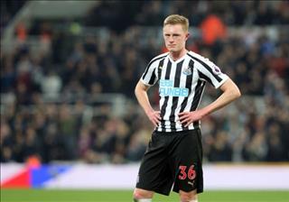 Newcastle giảm giá bán Sean Longstaff cho MU