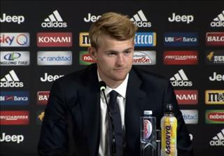 VIDEO: Buổi họp báo đầu tiên của Matthijs De Ligt ở Juventus