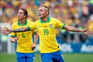 Everton Soares: “Hành tây bé nhỏ” – nét chấm phá đặc biệt của Brazil tại Copa America