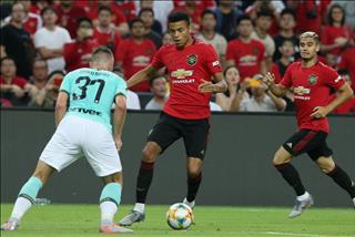 VIDEO: Xem lại 2 tình huống cầu thủ MU làm xiếc trước Inter