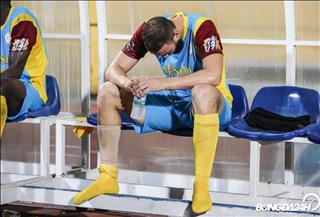 ẢNH: Thua Viettel, đội trưởng Khánh Hoà nổi giận với đồng đội