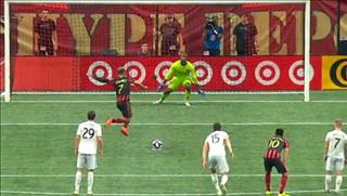 VIDEO: Cái kết đắng cho chàng tiền đạo tại Mỹ sút 11m như Quế Ngọc Hải