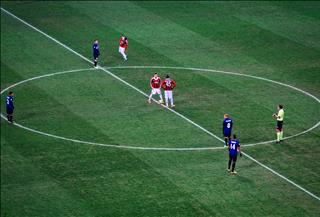 Khúc kinh cầu cho những pha phát bóng 2 người: Vì sao bóng đá sẽ nghèo nàn khi vắng chúng?