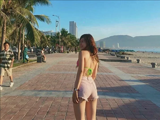 Nóng bóng và gợi cảm như bạn gái thủ môn Đặng Văn Lâm