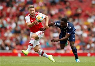 Mustafi bị NHM Arsenal chỉ trích dữ dội sau trận thua Lyon
