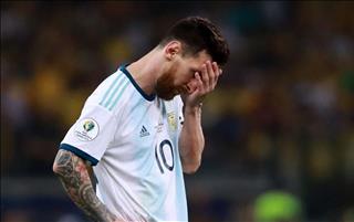 Messi nghỉ hè cũng không yên, thậm chí bị… ăn đòn?