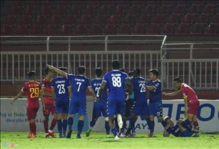 Màn bỏ bóng đá người thô bạo ở cúp quốc gia 2019