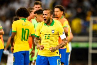 Dani Alves: Quái kiệt đích thực của Selecao