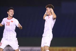 VIDEO: Mạnh Quỳnh (SLNA) khéo léo ghi bàn mở tỷ số trận U18 Việt Nam vs U18 Singapore