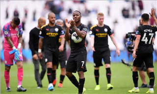 Đại thắng ngày khai mạc, thầy trò Man City ủng hộ “hung thần” VAR