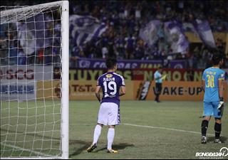 Nén nỗi đau mất người thân, Quang Hải lập hattrick kiến tạo