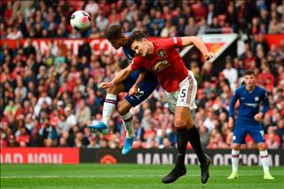 Đến huyền thoại Arsenal cũng phải khen ngợi Maguire hết lời