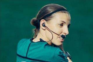 Câu chuyện của nữ trọng tài đầu tiên của UEFA Super Cup, Stephanie Frappart