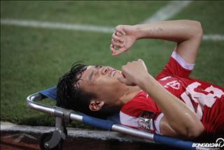 ẢNH: Hai tuyển thủ Viettel dính chấn thương, HLV Park Hang Seo thêm nỗi lo