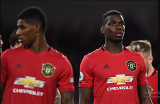 Rashford bị chỉ trích liên đới sau trò hề tranh pen của Pogba