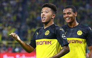 Hàng thủ Bayern cũng phải kinh hãi trước thần đồng nước Anh