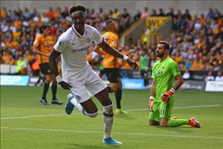 Tammy Abraham phá hàng loạt kỷ lục sau cú hat-trick vào lưới Wolves