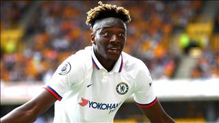 Lập hat-trick cho Chelsea, Abraham vẫn nhận cảnh báo từ Lampard