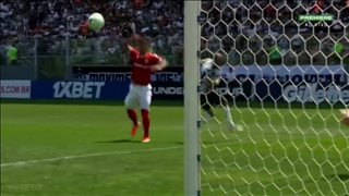 VIDEO: Bàn thắng có quỹ đạo cực lạ tại Brazil