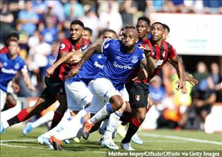 Quát mắng đồng đội, cựu sao Man City bị “nghiệp quật” tức thì