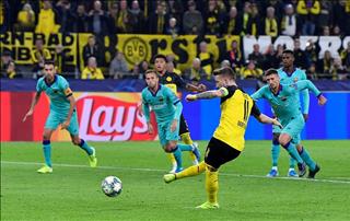 Barca thoát thua Dortmund nhờ pha cứu pen phạm luật của thủ môn