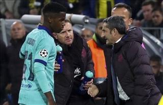 May mắn cầm hòa Dortmund, HLV Barca cảm ơn một người