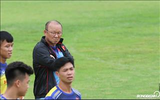 ẢNH: Công Phượng bị thầy Park soi kỹ trong buổi tập đầu cùng ĐT Việt Nam