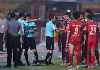 VIDEO: Toàn cảnh màn "hỗn loạn" cuối trận Viettel 2-1 Bình Dương