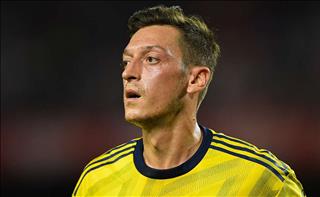 Mesut Ozil phải cảm thấy xấu hổ khi không được sử dụng