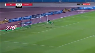 Pha cứu thua khó tin của thủ môn tại Ai Cập