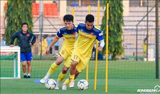 ẢNH: Xuân Trường nắm tay Vũ Văn Thanh với bài tập thú vị của ĐT Việt Nam