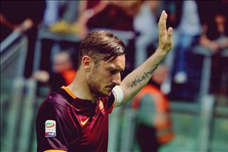 Bạn tìm một đấu sĩ trong hình hài nhà vua, người Roma gọi tên Francesco Totti (P1)