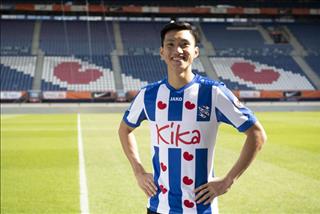 HLV Heerenveen thừa nhận Văn Hậu vẫn chưa có chỗ đứng ở đội bóng mới