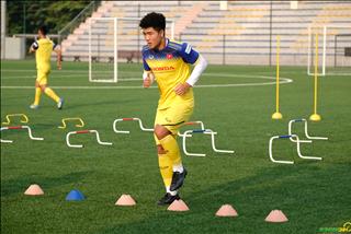 VIDEO: Hết vô duyên, Hà Đức Chinh gỡ hòa 1-1 cho U22 Việt Nam trước U22 UAE