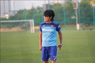 VIDEO: Biệt đội chấn thương tập luyện dưới sự trợ giúp của bác sĩ Choi