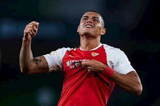 Liverpool bán Lovren mua trung vệ 64 triệu bảng