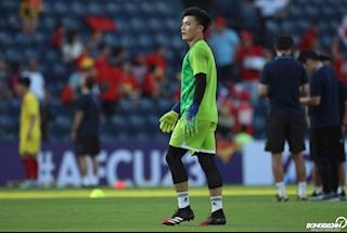 Bùi Tiến Dũng nhận mưa lời khen sau trận hòa UAE