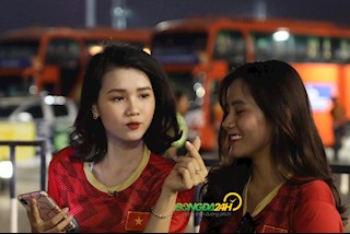 Fan nữ đẹp như Ngọc Trinh tới cổ vũ U23 Việt Nam