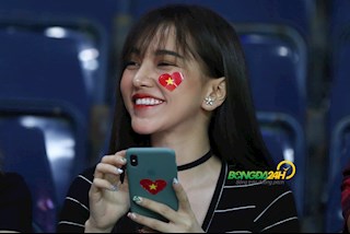 Hoàng Đức được bạn gái xinh như mộng tới cổ vũ trong trận gặp Jordan