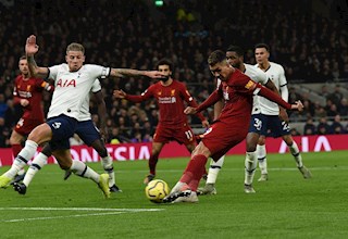 Simon Mignolet gây sốc khi phát biểu về Roberto Firmino