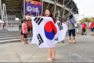 Chùm ảnh: CĐV Hàn Quốc rạng rỡ trong ngày hạ gục ĐKVĐ Uzbekistan